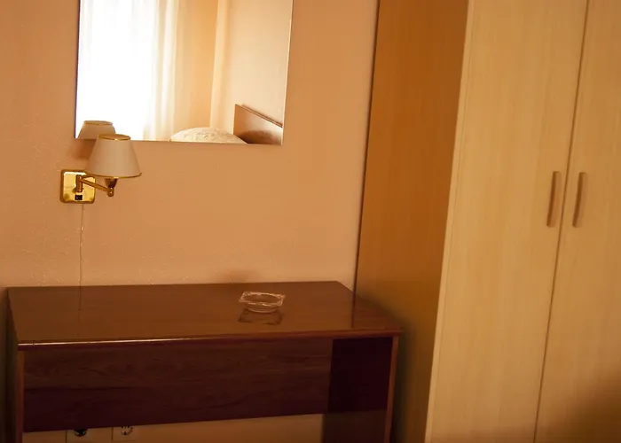 Hermanos Gutierrez Hotel Monasterio de Rodilla